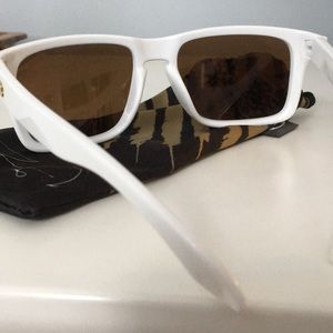 Oakley Accessories - Oakley Sunglasses Oakley Accessories - Oakley Sunglasses